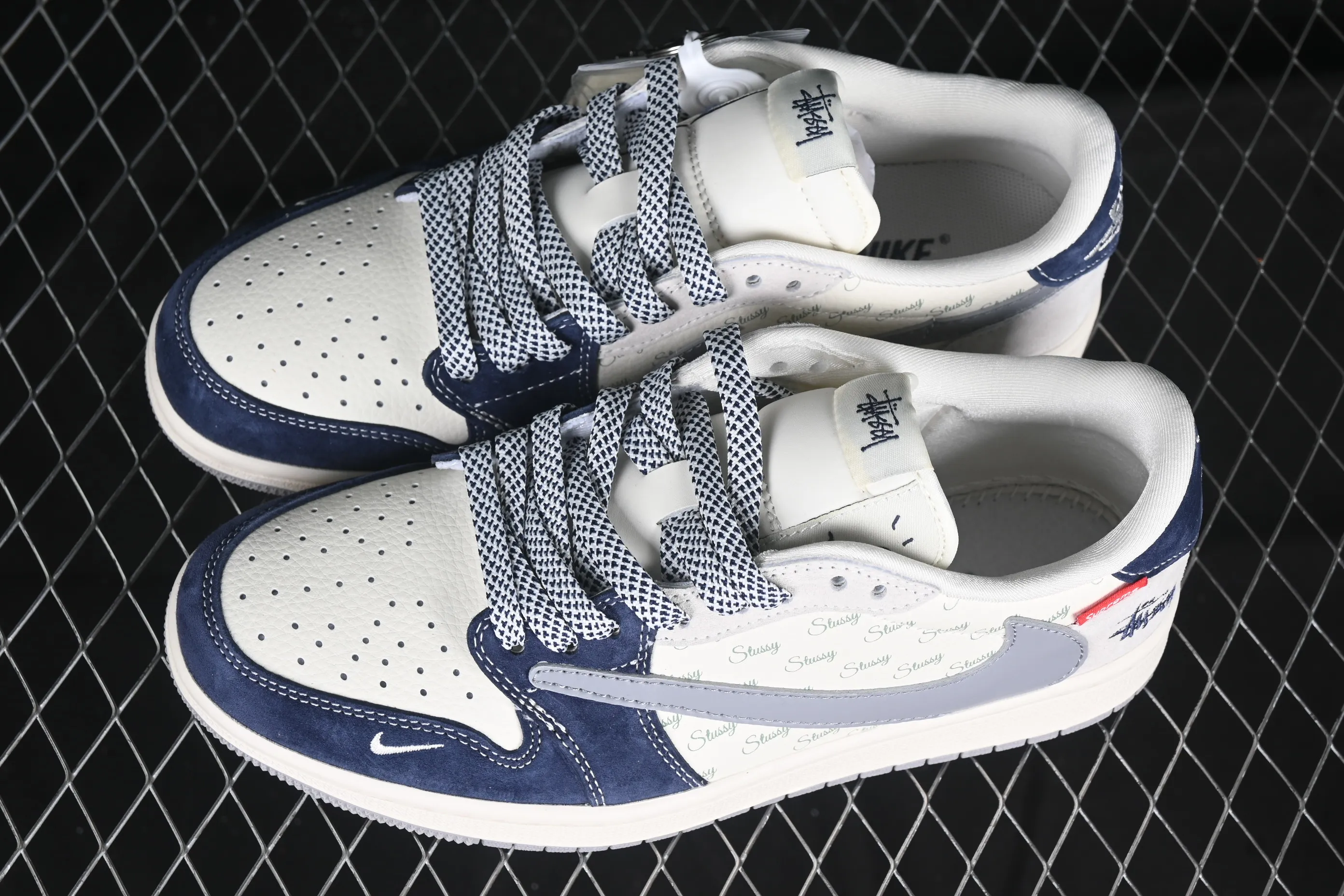 All categories Air Jordan Jordan series basketball shoes Air Jordan 1 Low High-end customized low-top sneakers Travis Scott x Fragment Design x Air Jordan 1 Low OG SP AJ1 Joe 1 Stussi co-branded Gray blue English red label Low-top cultural casual sneakers DM9288-009